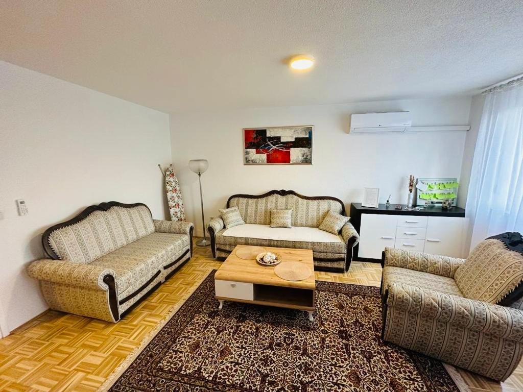 Apartment Etna! Near To Airport Сараево Экстерьер фото